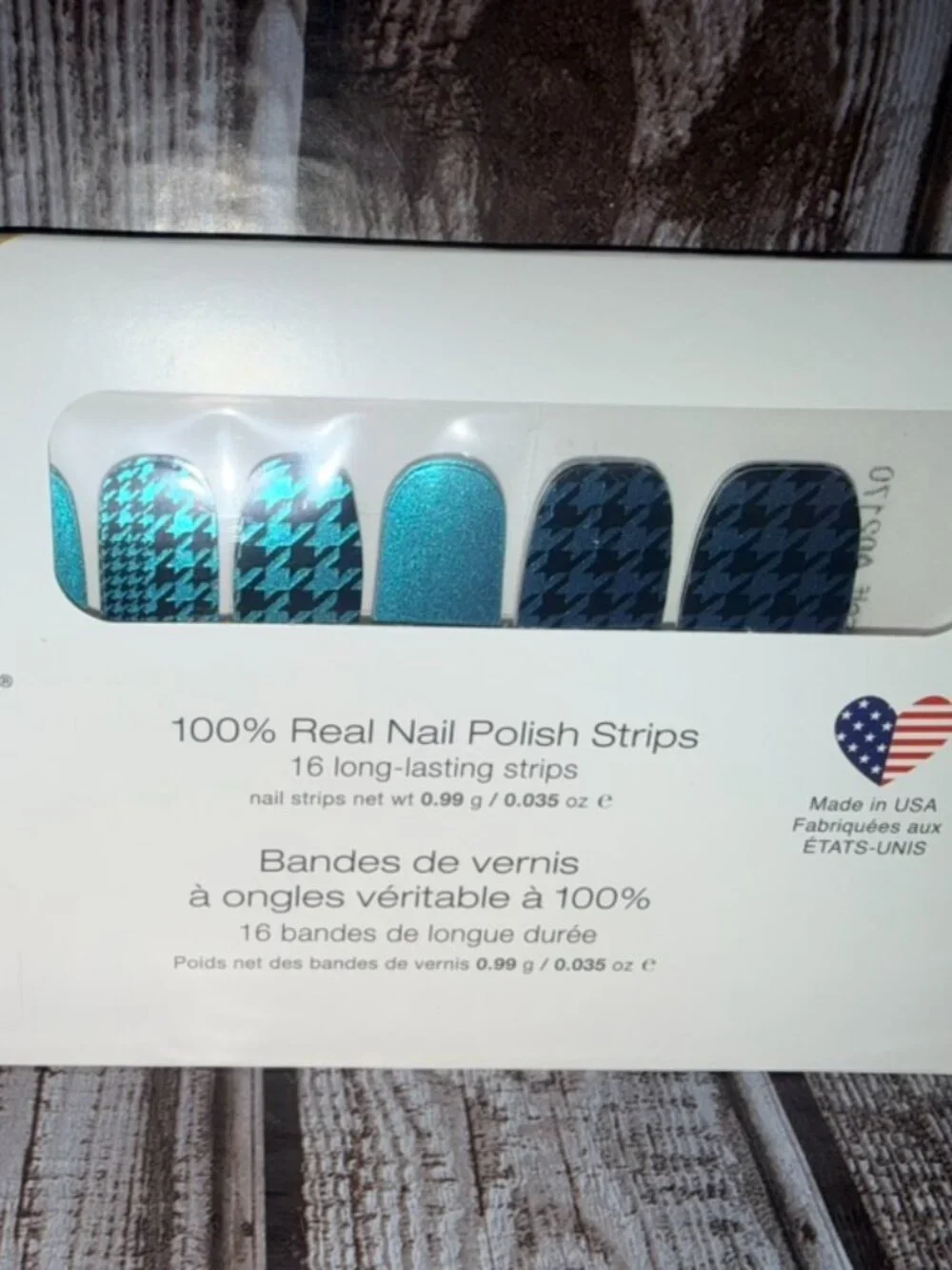Suit Yourself Color Street Nail Polish‎ Strips Retired Teal Houndstooth Design